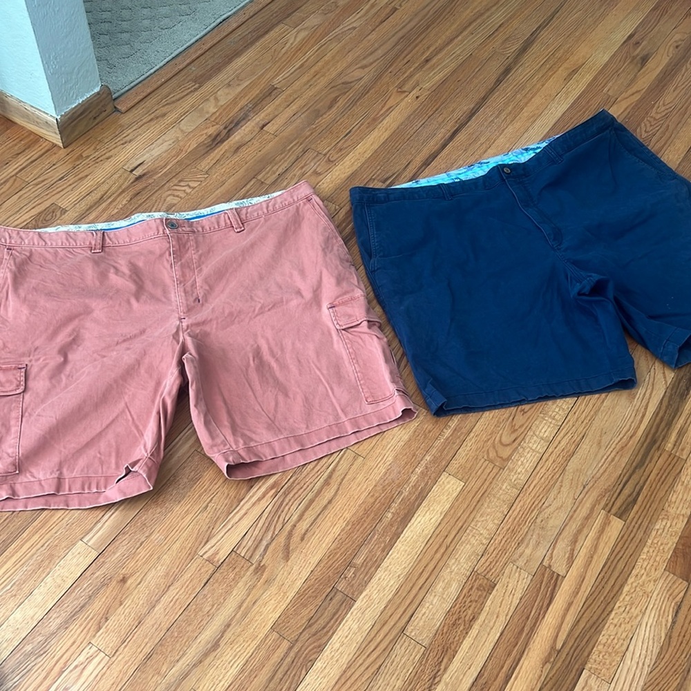 2 pairs of Tommy Bahama men’s shorts size 48 RG